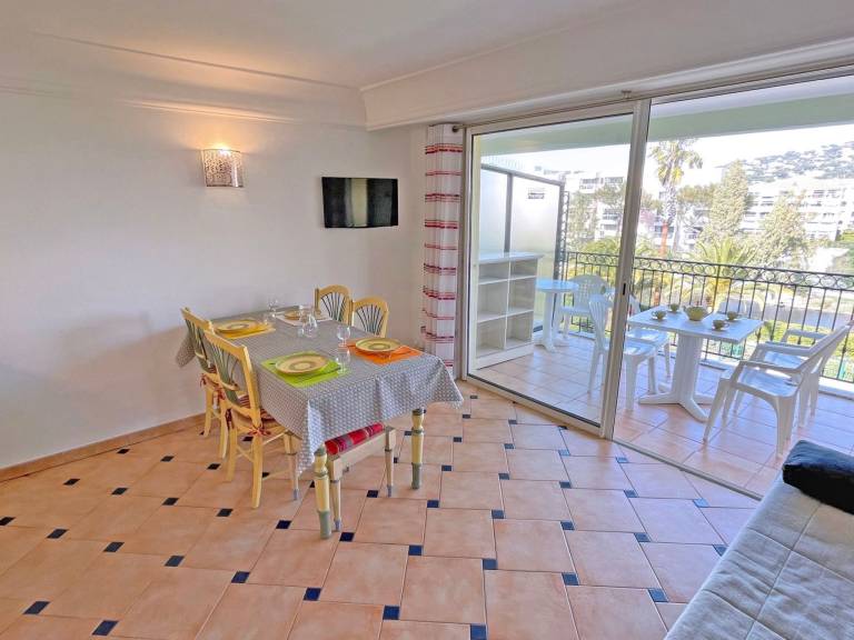 Rental apartment with pool & patio — photo 3