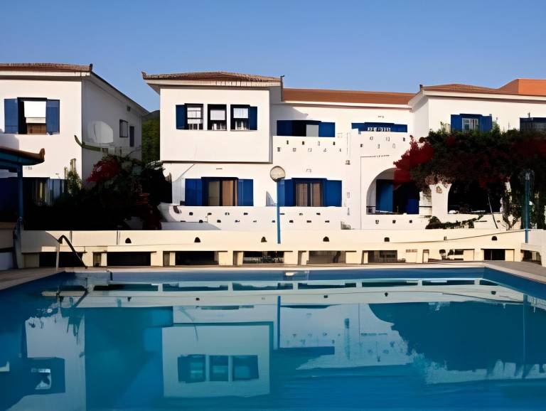 Serviced apartment with pool, barbecue & patio in Skopelos