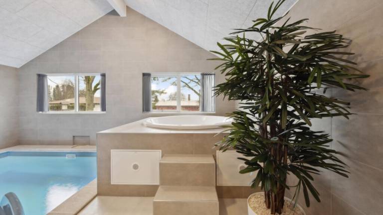 Family-friendly ample vacation home with BBQ, garden & private pool | Pet-friendly — photo 5