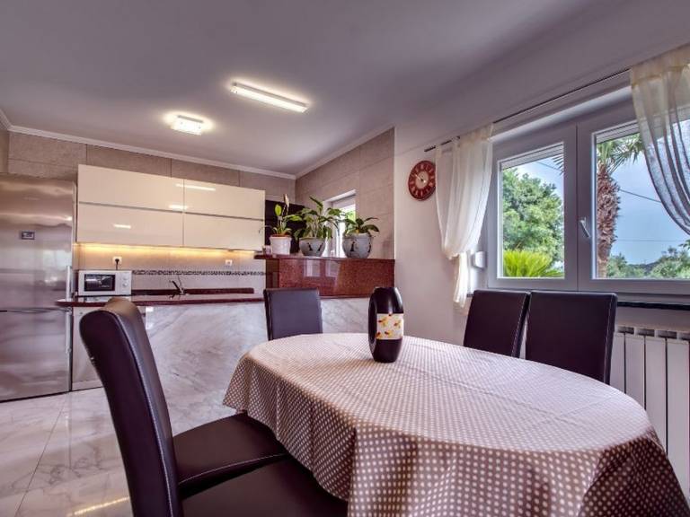 Apartment with terrace, BBQ & pool — photo 4