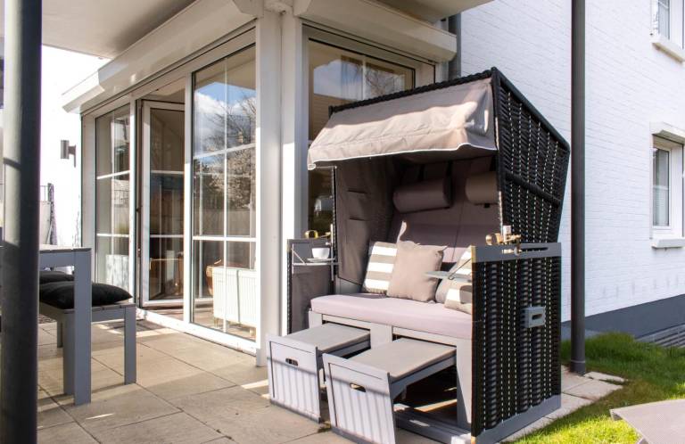 Rental apartment with patio — photo 2