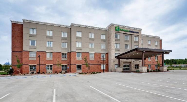 Holiday Inn Express & Suites Manhattan By IHG in Manhattan, KS