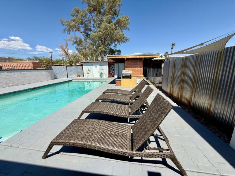 Vacation home with pool — photo 3