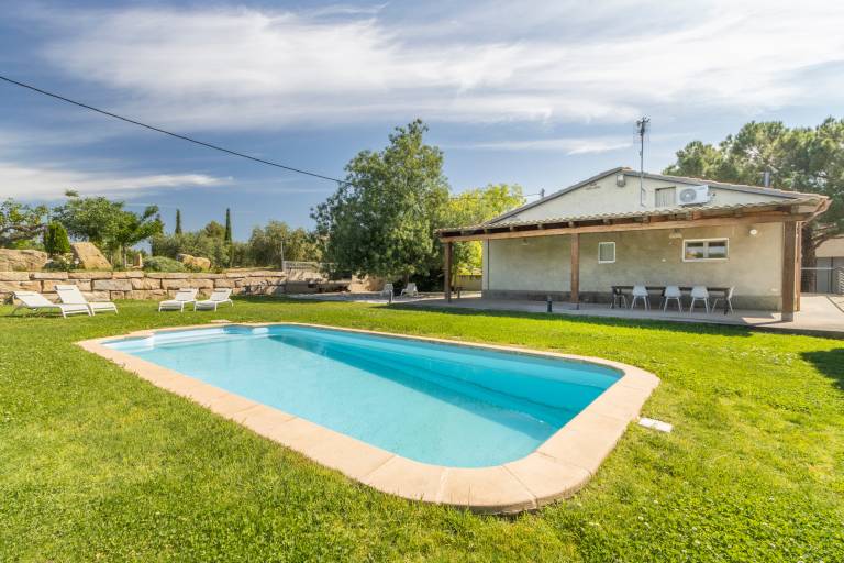 Fully equipped beautiful house with terrace, yard & private pool | Garden view | Pet-friendly in Zaragoza
