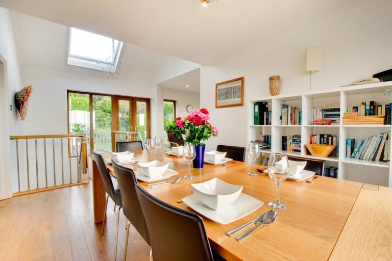 Cottage with garden — photo 4