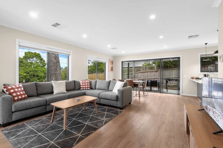 Apartment  Croydon South