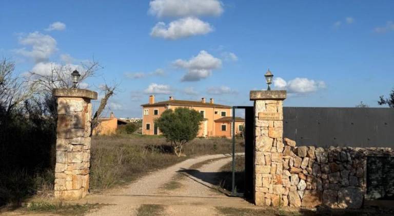 Rental apartment with pool in Santanyi