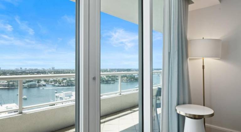 Beachfront Ritz-Carlton Luxury 1BR Residence — photo 4