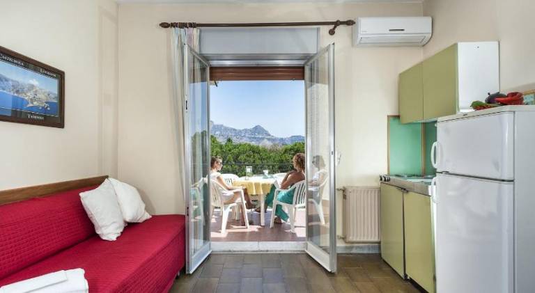 Charming rental apartment with yard, terrace & pool | Next to the beach | Pets are welcome — photo 2