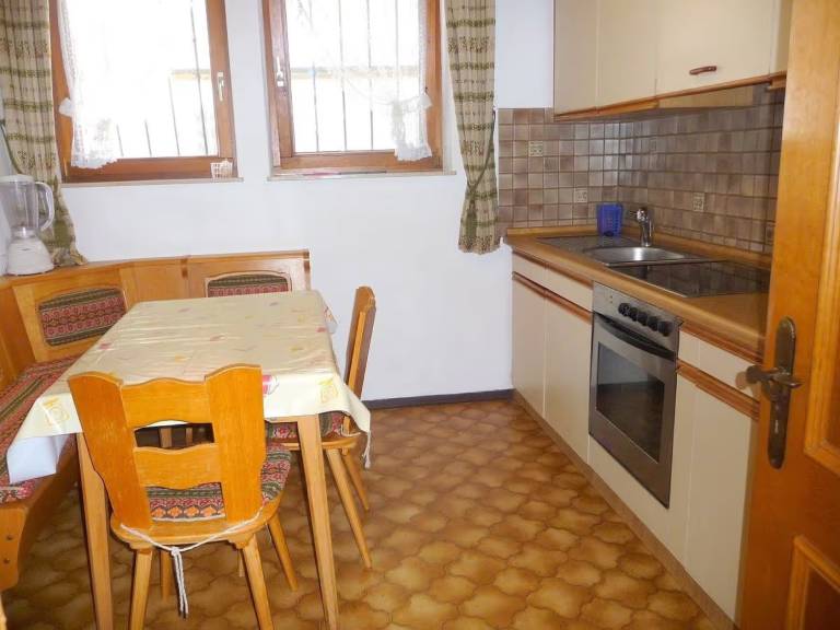 Rental apartment with yard, fast internet & barbecue | Garden view — photo 3