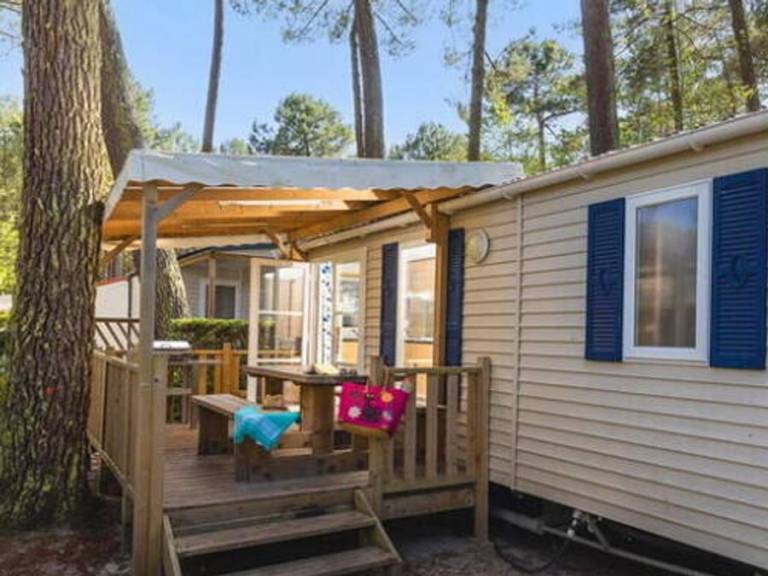 Bungalow with patio & heated pool — photo 4