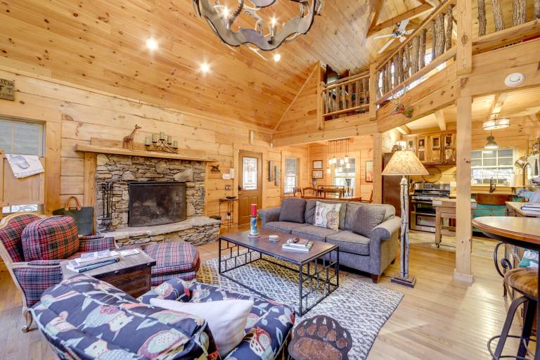 Creekside Cabin in the Heart of Maggie Valley — photo 5