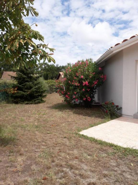 Gite with BBQ, patio & garden — photo 4