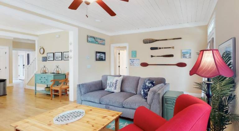 Vacation home | Beach nearby | Perfect for remote work | Pet-friendly — photo 4