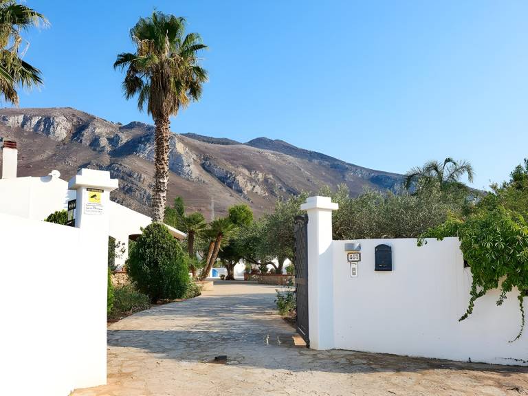 Fully equipped big villa with garden, private pool & grill | Pet-friendly — photo 5