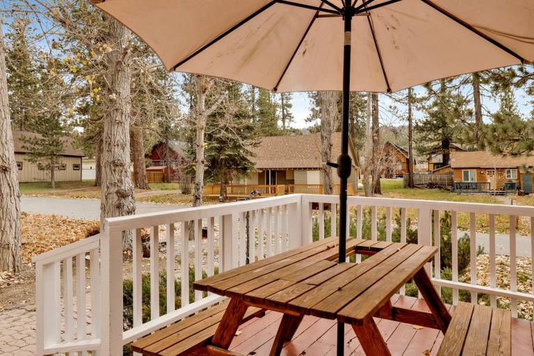 Cabin with pool & barbeque | Mountain view — photo 3