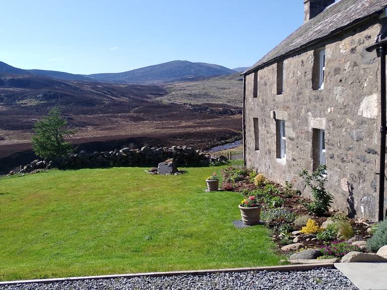 Children-friendly beautiful cottage with patio & garden | Pets allowed — photo 3