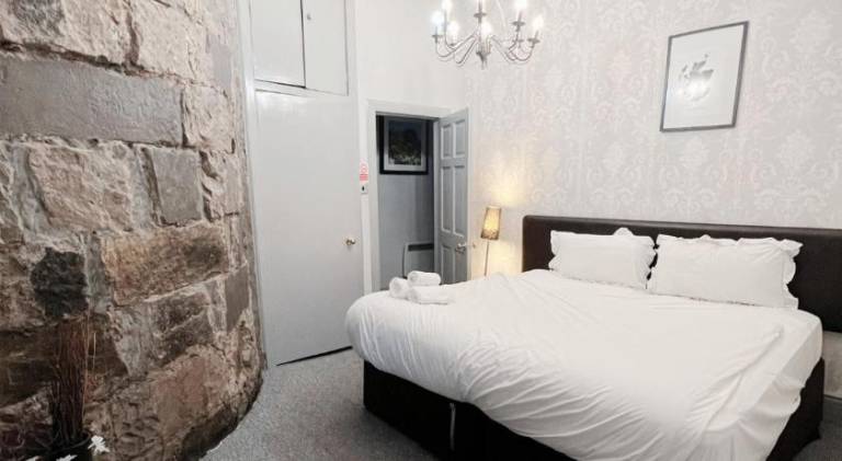 Apartment | Near Edinburgh Castle — photo 2