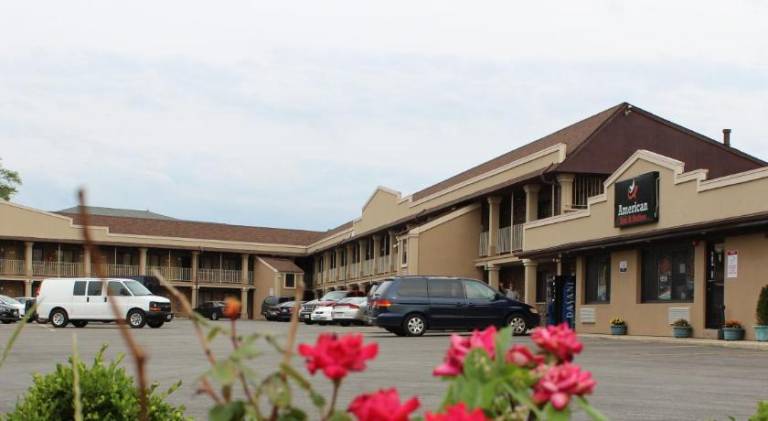 American Inn and Suites