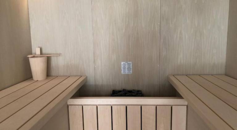 Serviced apartment with jacuzzi, pool & yard — photo 4