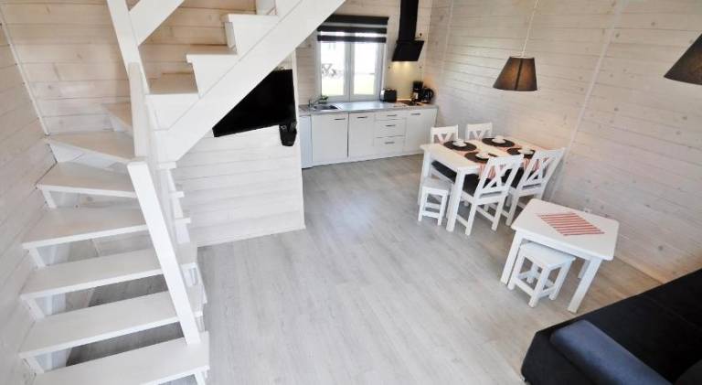 Pleasant lodge with barbeque, yard & patio | Pet-friendly — photo 2