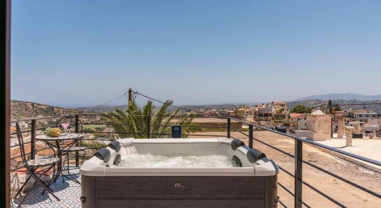 Villa with grill, terrace & hot tub in Heraklion