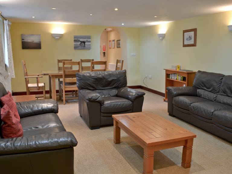 Cottage with barbeque & private pool — photo 4
