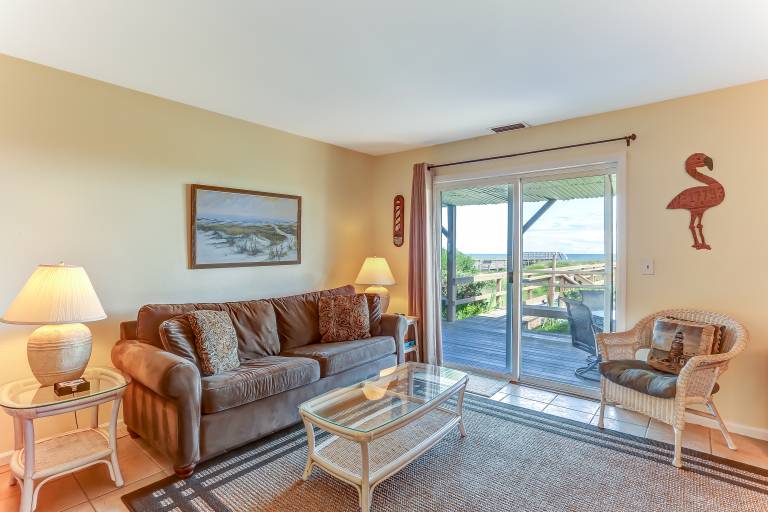 DOG FRIENDLY - Enjoy the Relaxed atmosphere that provides an Ideal Oceanfront setting — photo 2