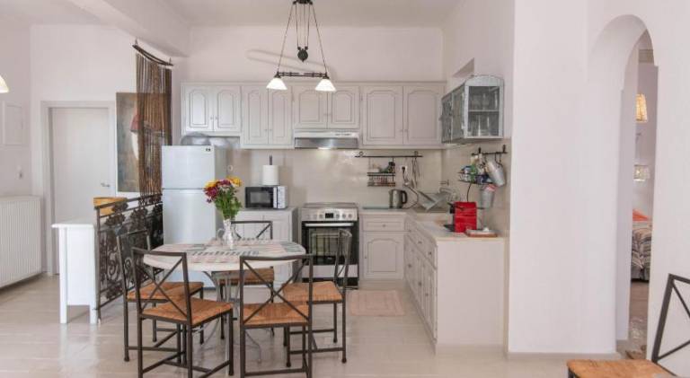 Villa with View of Agios Ioannis and Pool with Jacuzzi — photo 4