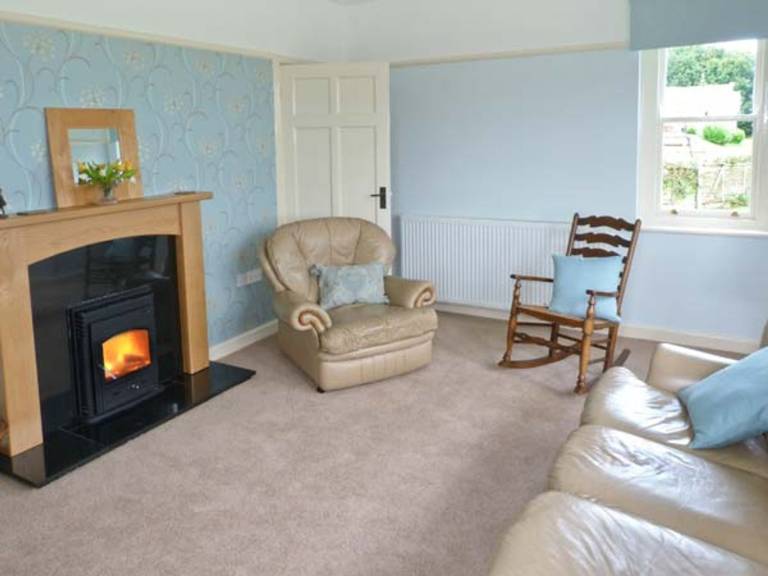 Cottage with garden — photo 2