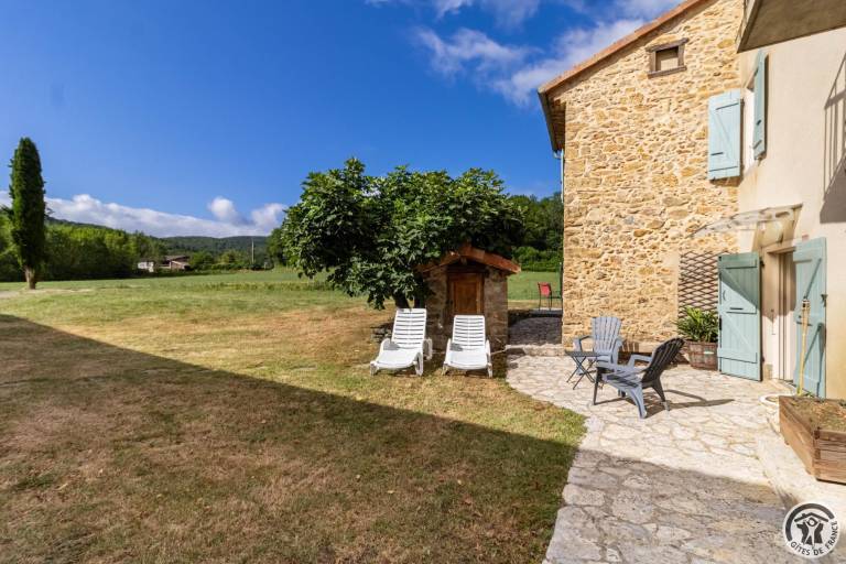 Gite with barbeque, terrace & garden — photo 2