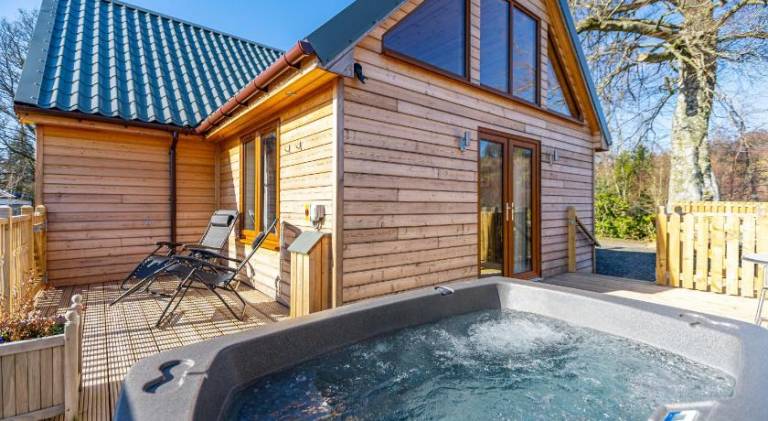 Chalet with hot tub in Perth
