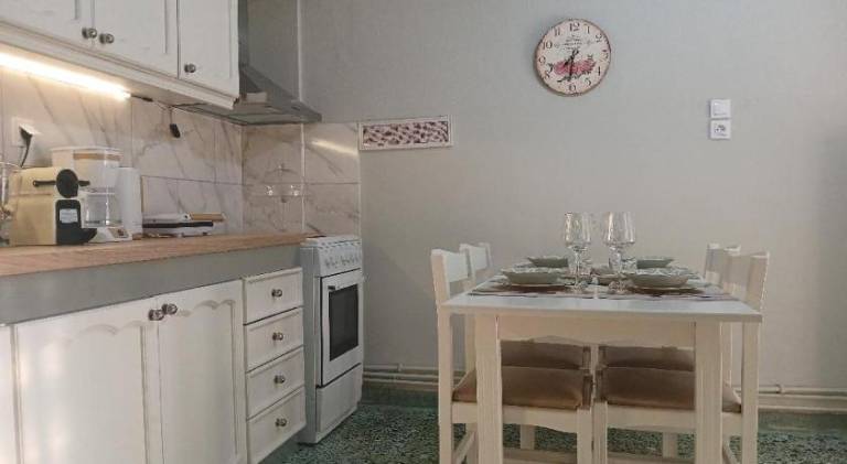 Apartment with patio — photo 5