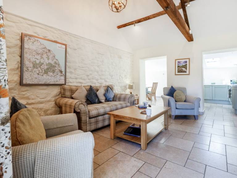 Family-friendly cottage with garden, barbecue & hot tub | Dogs allowed — photo 3