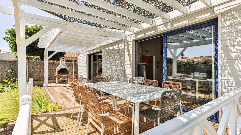 Villa with terrace, garden & grill — photo 2