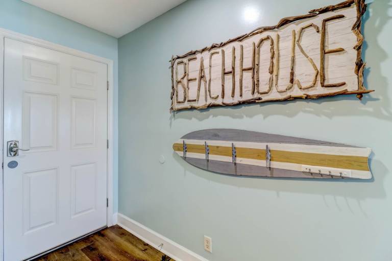Beach Style Condo includes Smart Speaker and Beach Access — photo 5