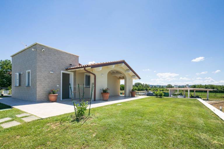 Villa with private pool, yard & barbecue — photo 5