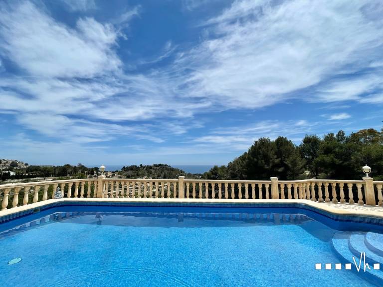 Villa with private pool, patio & BBQ — photo 3