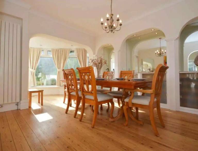 4 Bed House-Sleeps 8-Parking-Pets-MarinaSeaView — photo 2