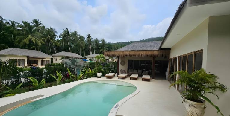 Fully equipped villa with patio, garden & private pool | Suitable for remote work | Pets allowed — photo 4