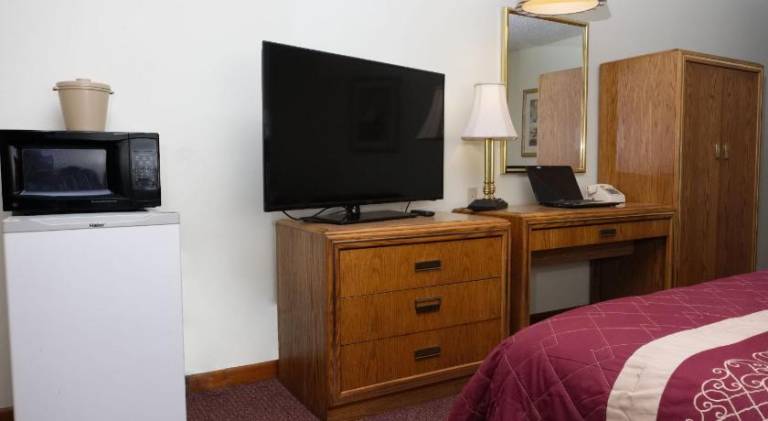 Four Seasons Lodging — photo 2