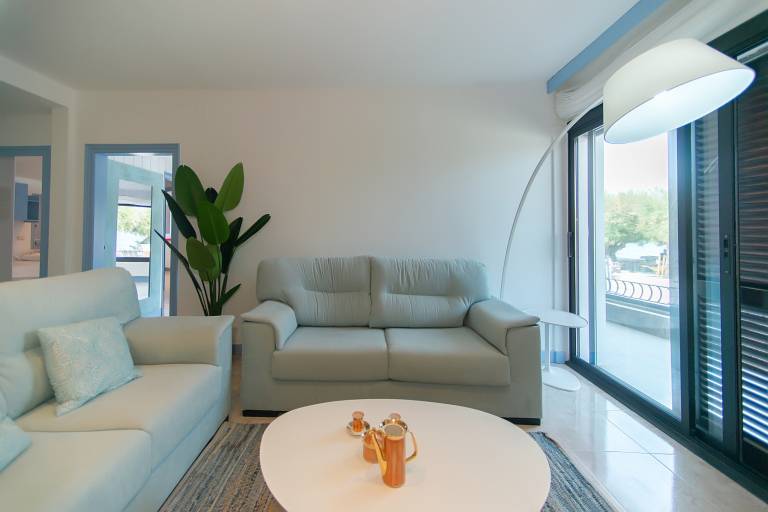 Apartment with patio — photo 2