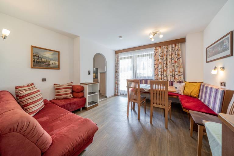 Family-oriented wonderful rental apartment with terrace & yard | Garden view | Pets are welcome — photo 5