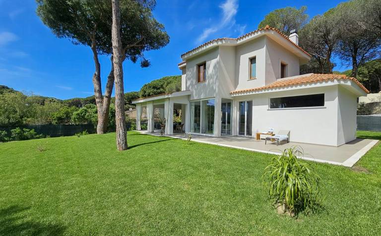 Vacation home with garden, barbeque & terrace — photo 2