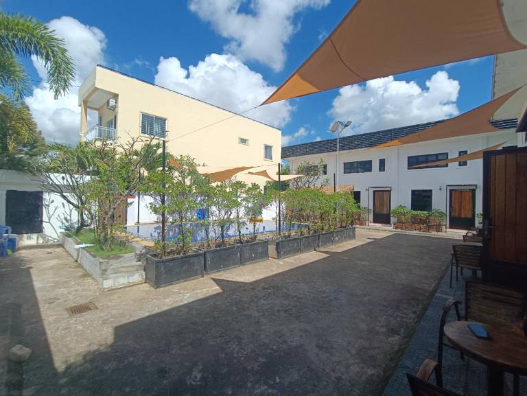 Apartment with pool & patio — photo 4
