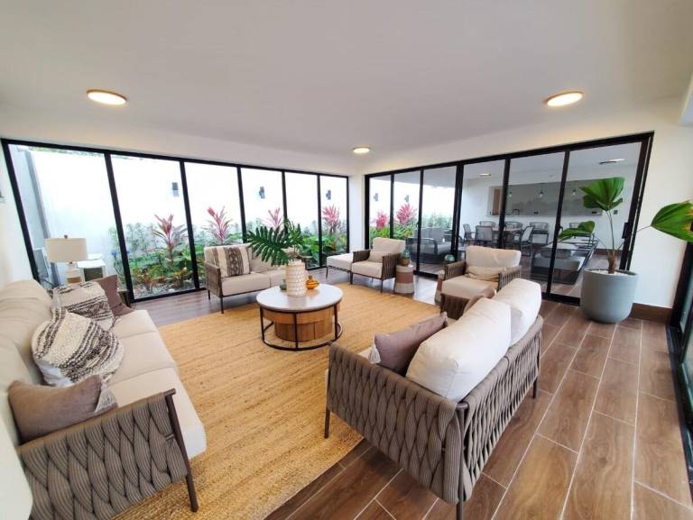 Holiday apartment with yard & pool — photo 3