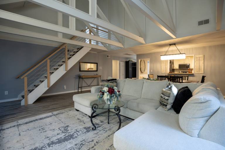 573 Queen's Grant: 3BR Villa, Free Bikes, Pool, Walk to Beach Pet Friendly — photo 5