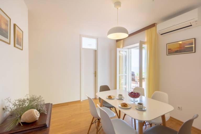 Fully equipped lovely holiday apartment with patio | City view | Pets allowed — photo 5