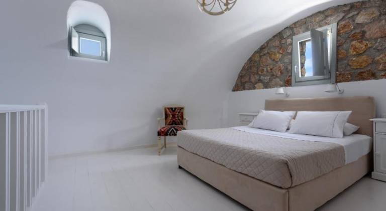 Villa with patio, hot tub & garden | Pet-friendly — photo 2
