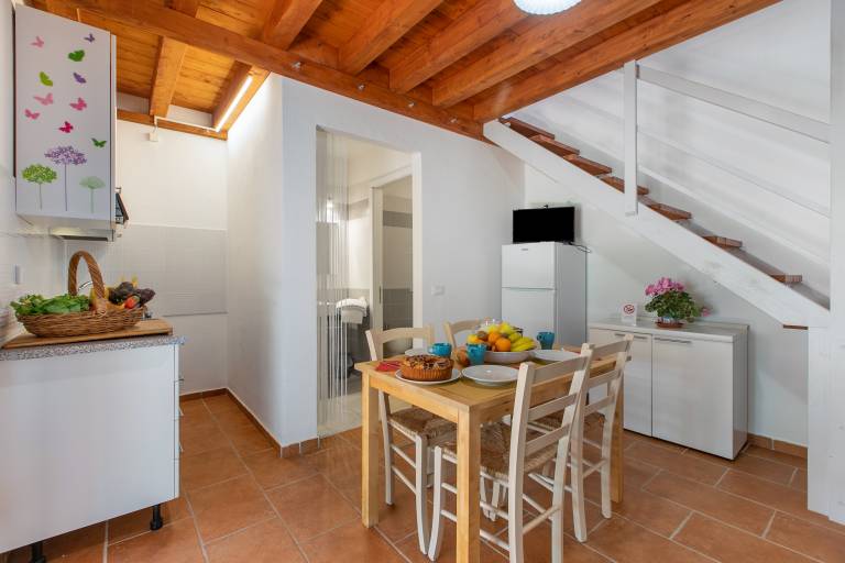 Holiday apartment with pool & garden — photo 5